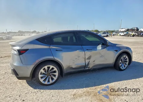 2026 Tesla Model Y z USA, uszkodzony, nr VIN 7SAYGDEE5TA400930